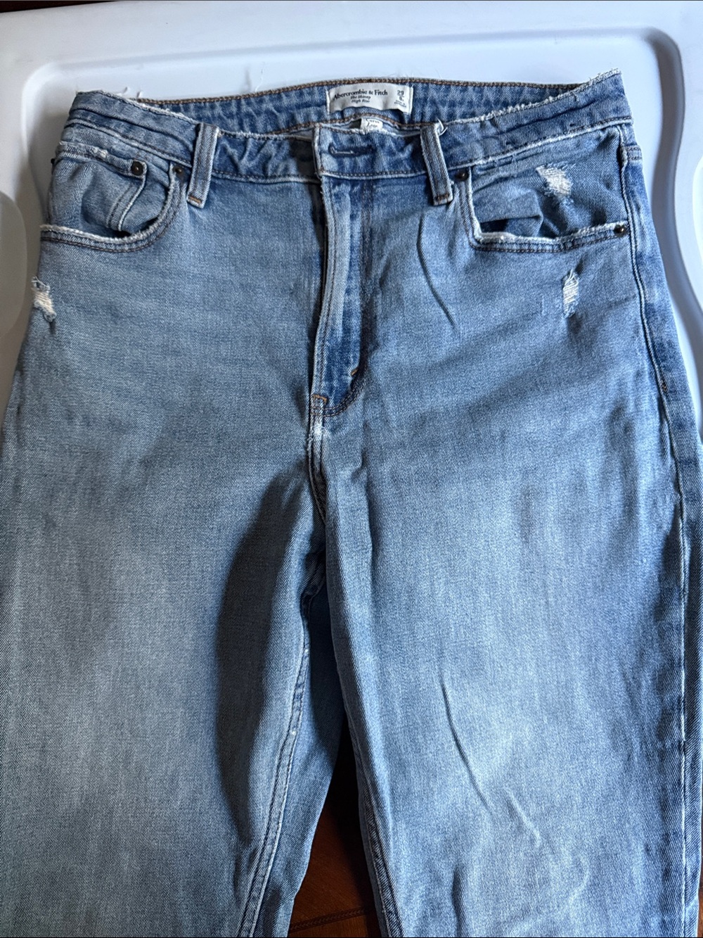light-wash distressed high-rise denim jeans from Abercrombie & Fitch.size 8 R